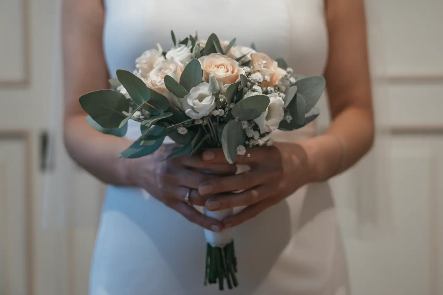 Svenja Lingat Fotografie – Braut mit Blumen